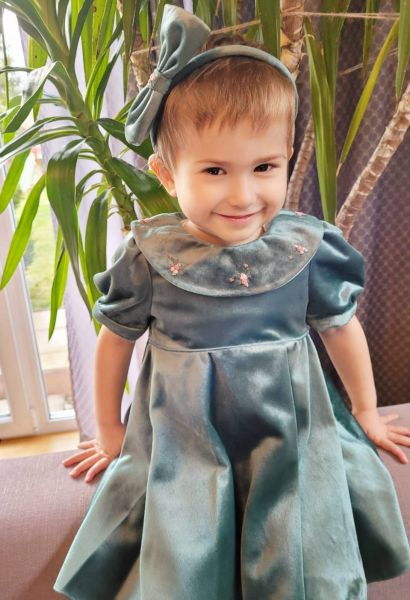 Taufkleid aus Samt für Mädchen - festliches Babykleid Kidiwi